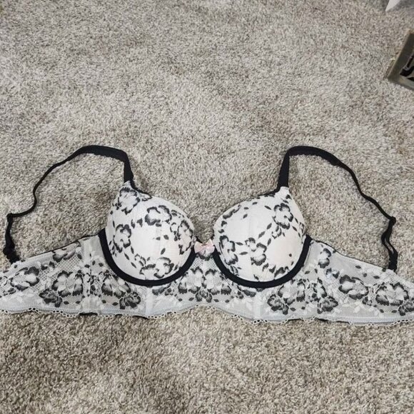 Victoria's Secret bra - Picture 2 of 6